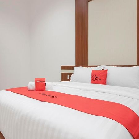 RedDoorz Premium @ Setiabudi Medan Sunggal Zewnętrze zdjęcie