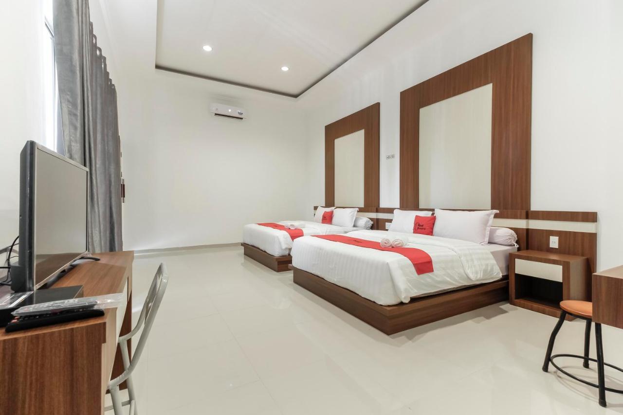RedDoorz Premium @ Setiabudi Medan Sunggal Zewnętrze zdjęcie