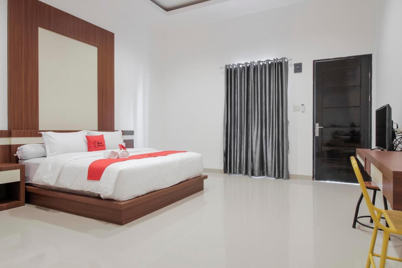 RedDoorz Premium @ Setiabudi Medan Sunggal Zewnętrze zdjęcie